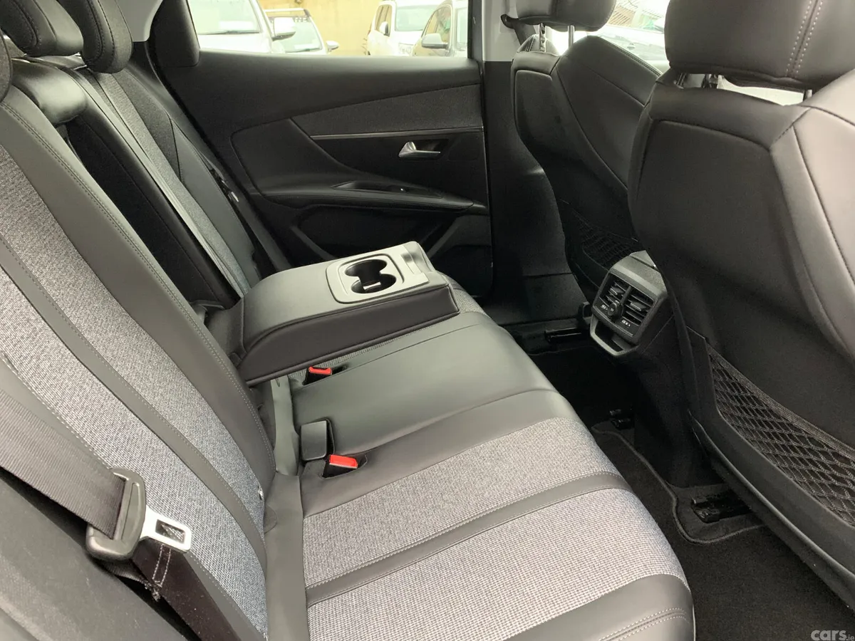 Peugeot 3008 MPV, Diesel, 2019, Grey