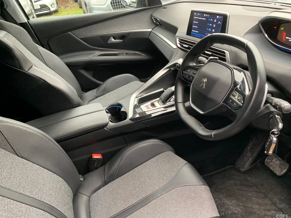 Peugeot 3008 MPV, Diesel, 2019, Grey