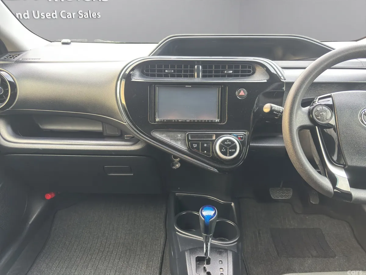 Toyota Aqua Hatchback, Petrol Hybrid, 2018, White