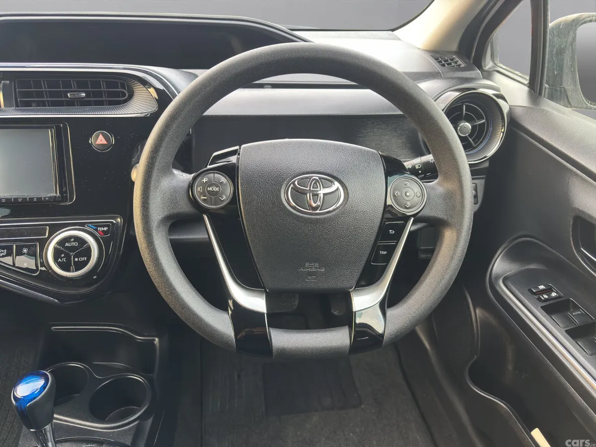 Toyota Aqua Hatchback, Petrol Hybrid, 2018, White
