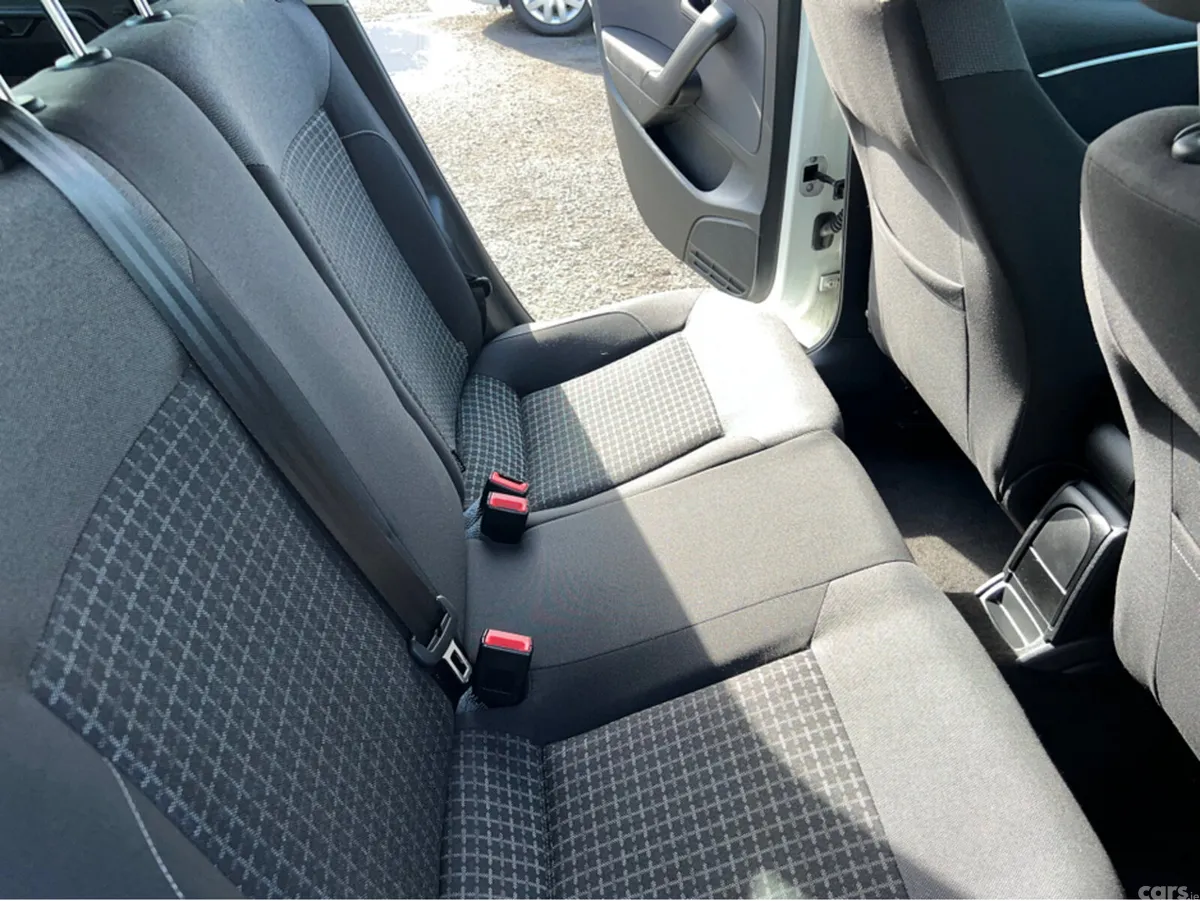 Volkswagen Polo Hatchback, Petrol, 2016, White