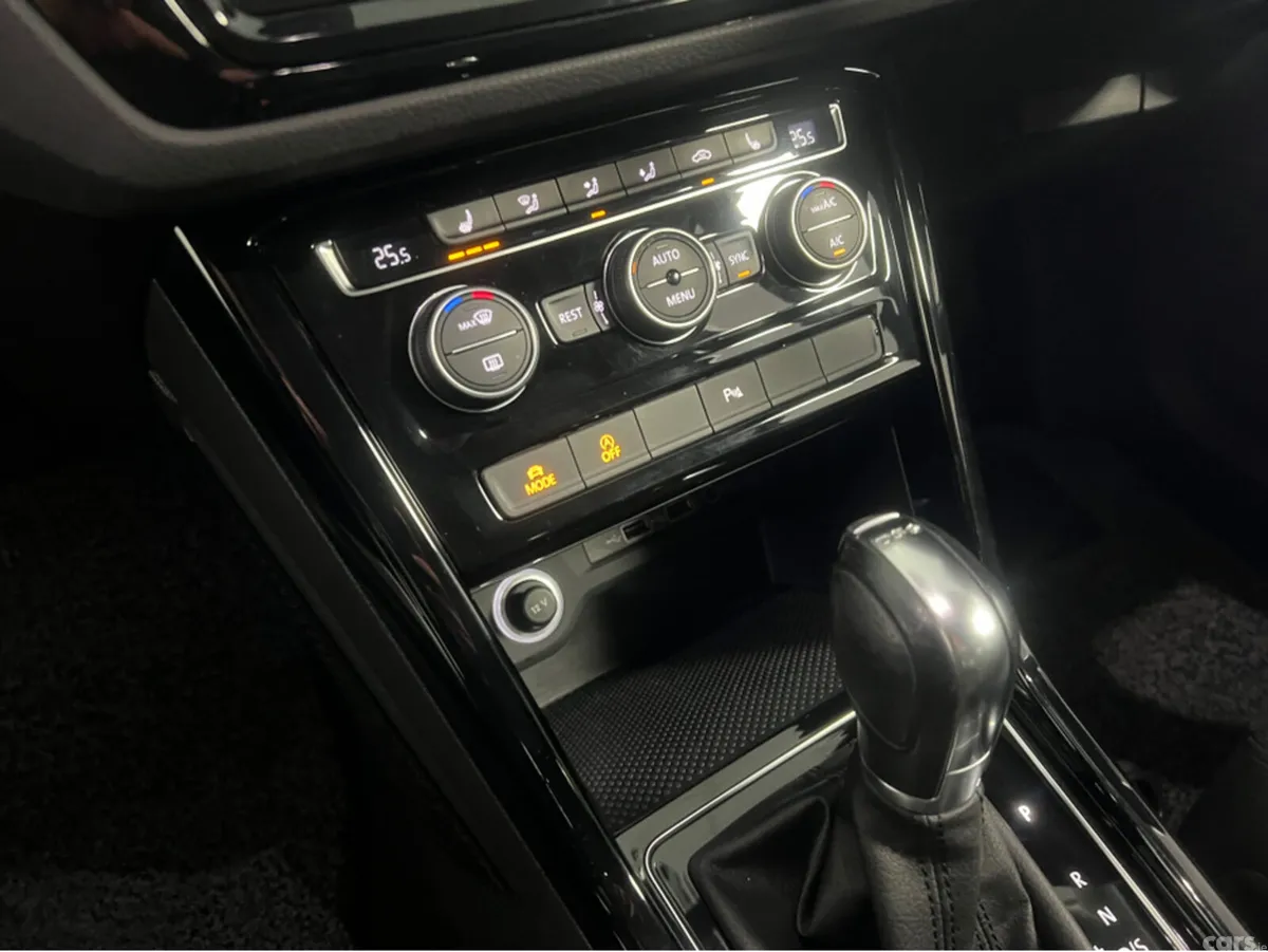 Volkswagen Touran SUV, Diesel, 2019, Black
