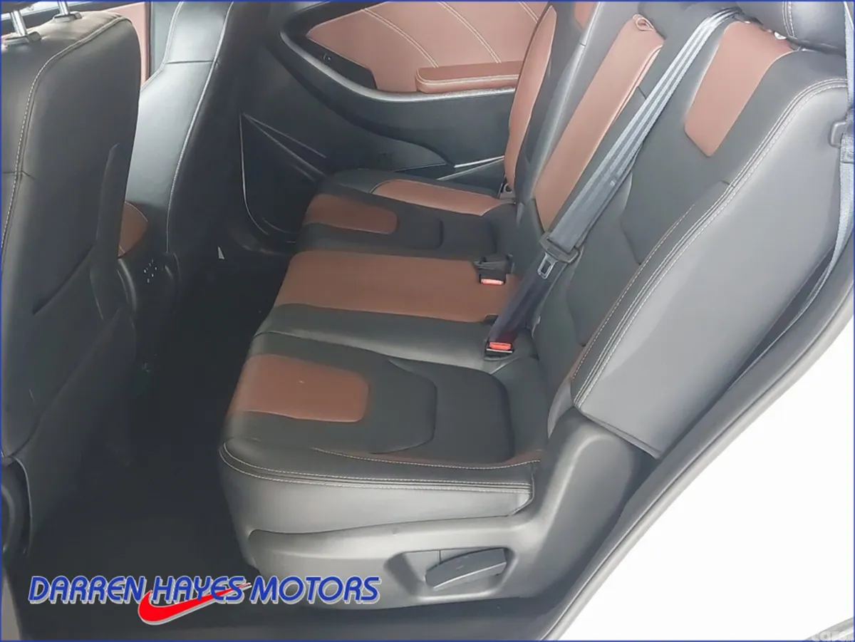 DFSK Glory 580 MPV, Petrol, 2023, White