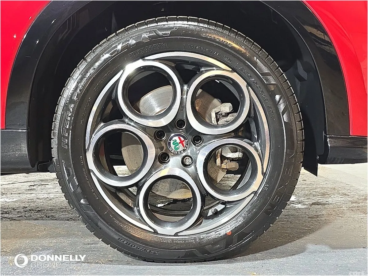 Alfa Romeo Tonale Hatchback, Petrol Hybrid, 2023, Red