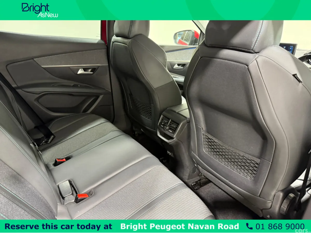 Peugeot 3008 MPV, Petrol, 2021, Red