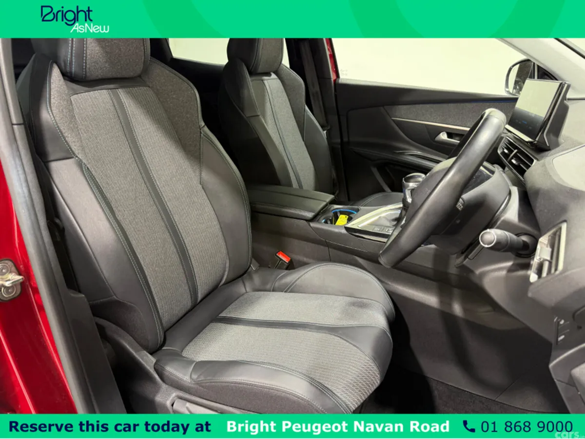 Peugeot 3008 MPV, Petrol, 2021, Red