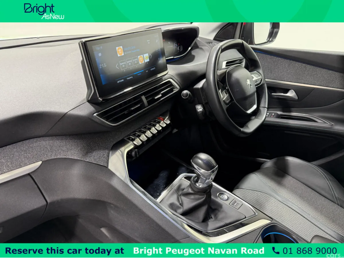 Peugeot 3008 MPV, Petrol, 2021, Red
