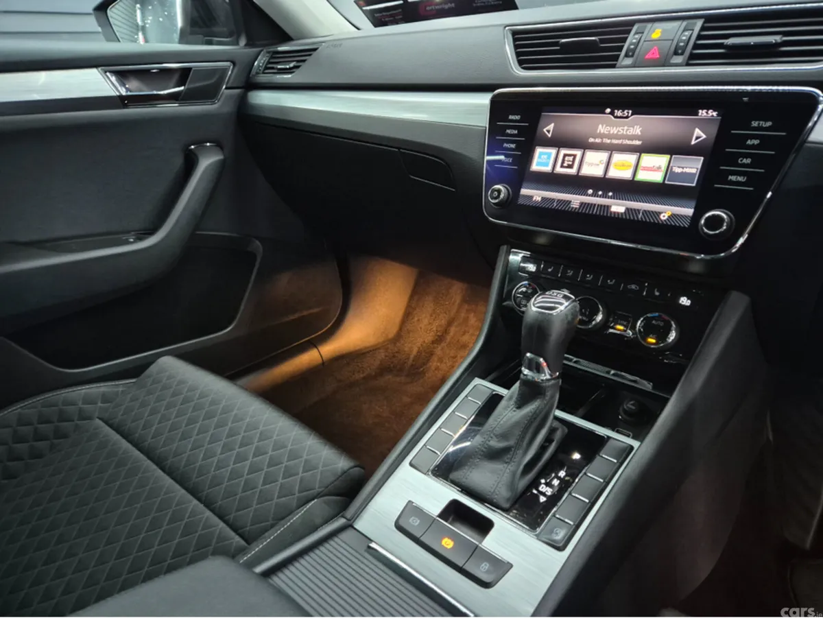 Skoda Superb Hatchback, Diesel, 2020, Black