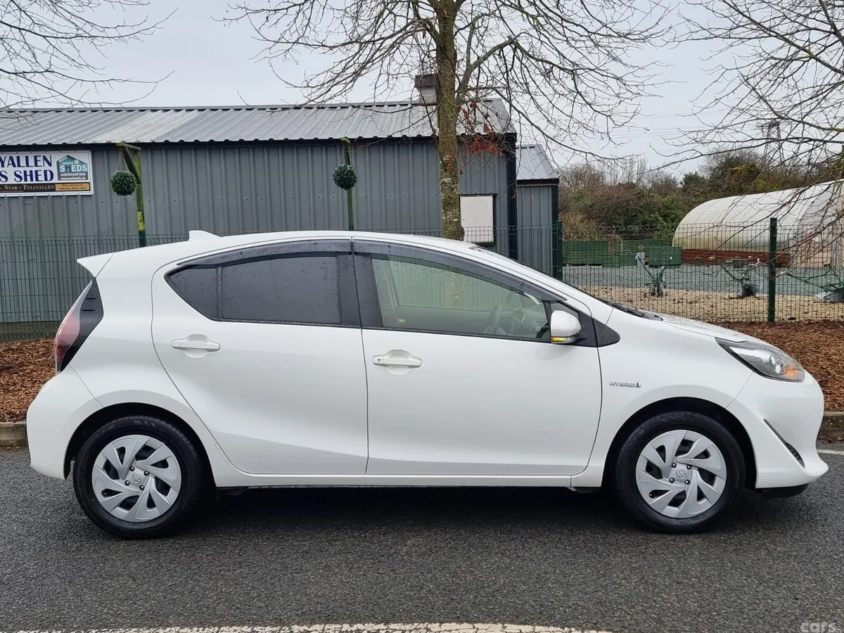Toyota Aqua Hatchback, Petrol Hybrid, 2020, White