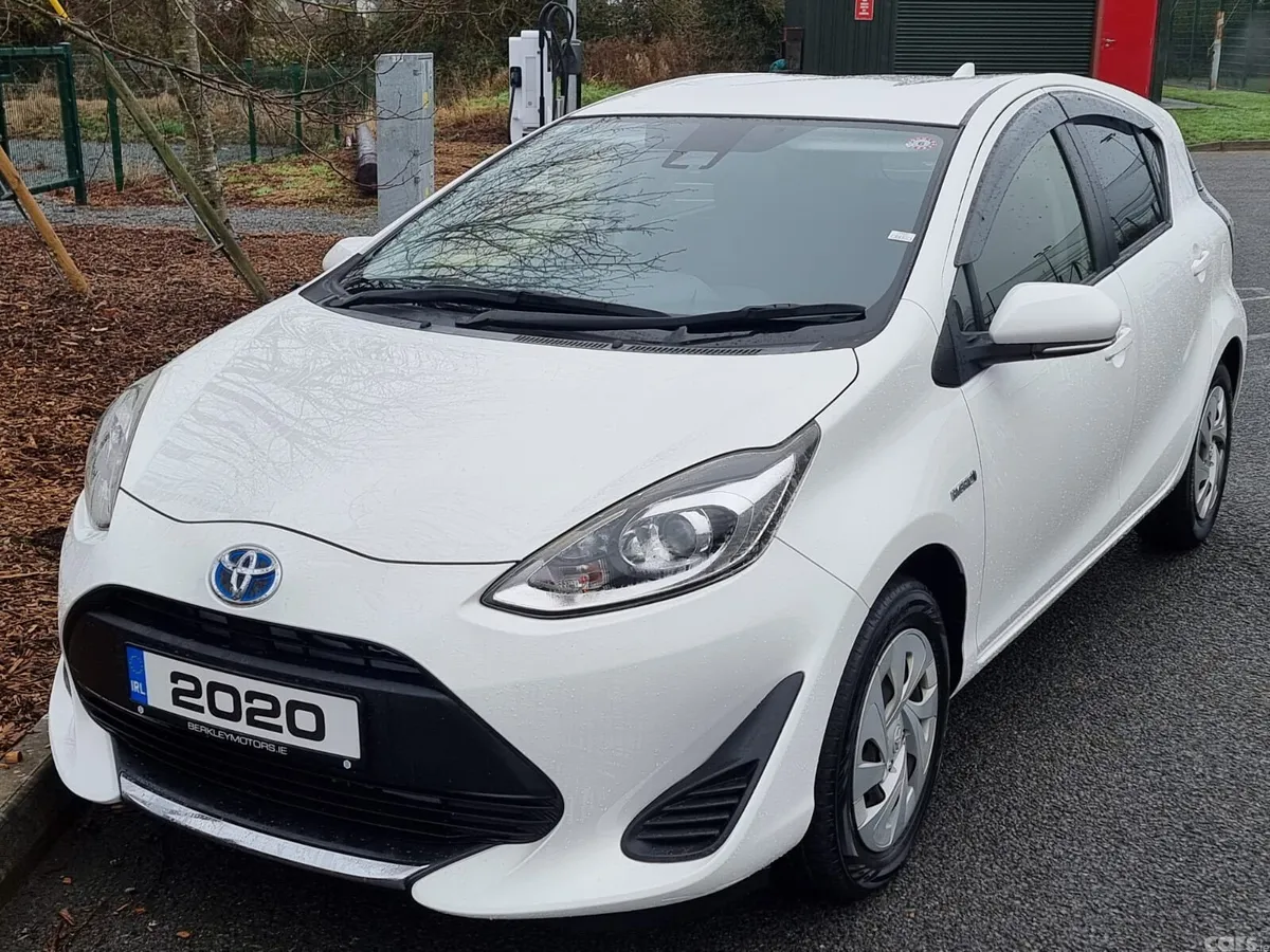 Toyota Aqua Hatchback, Petrol Hybrid, 2020, White