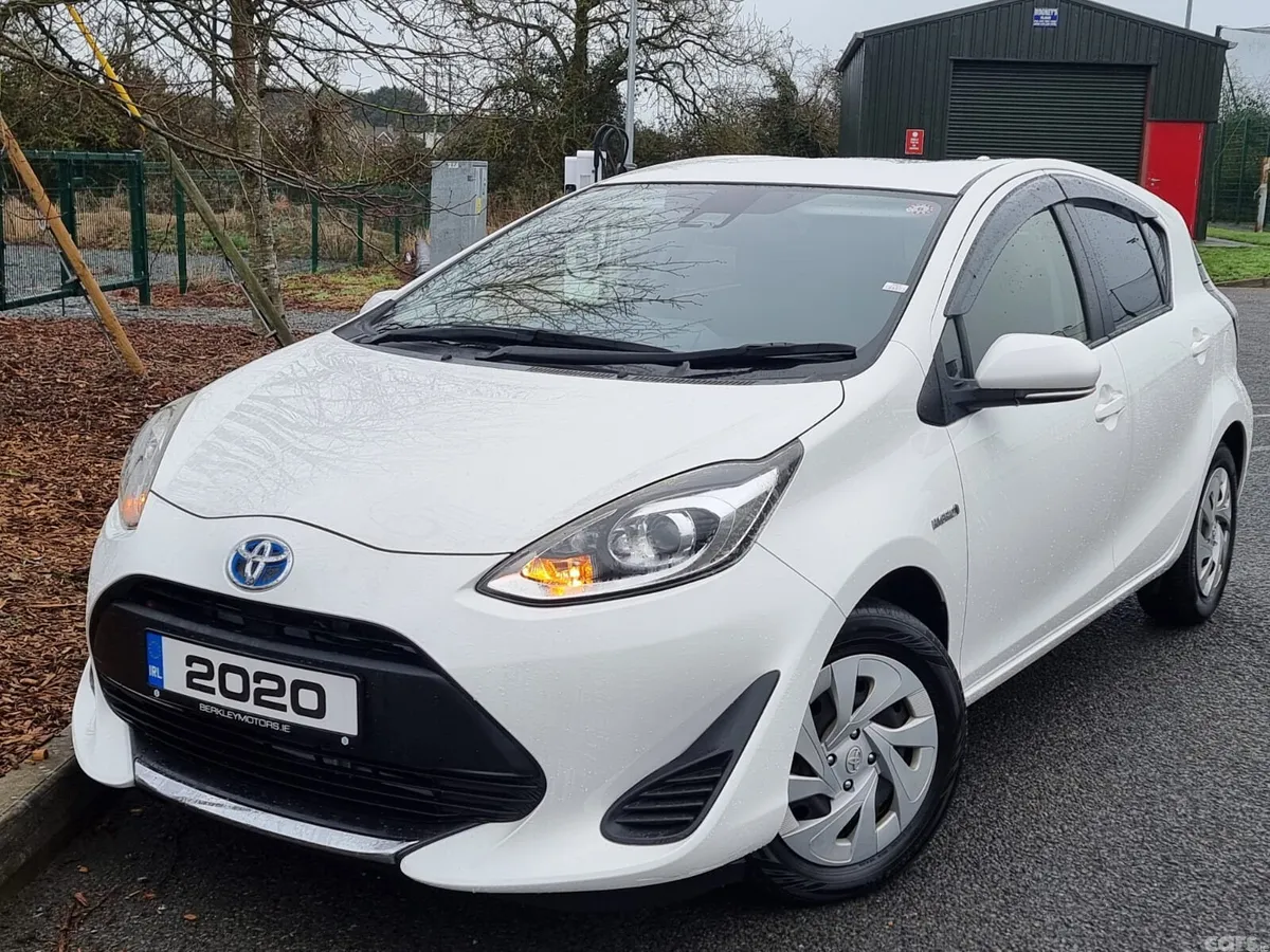 Toyota Aqua Hatchback, Petrol Hybrid, 2020, White