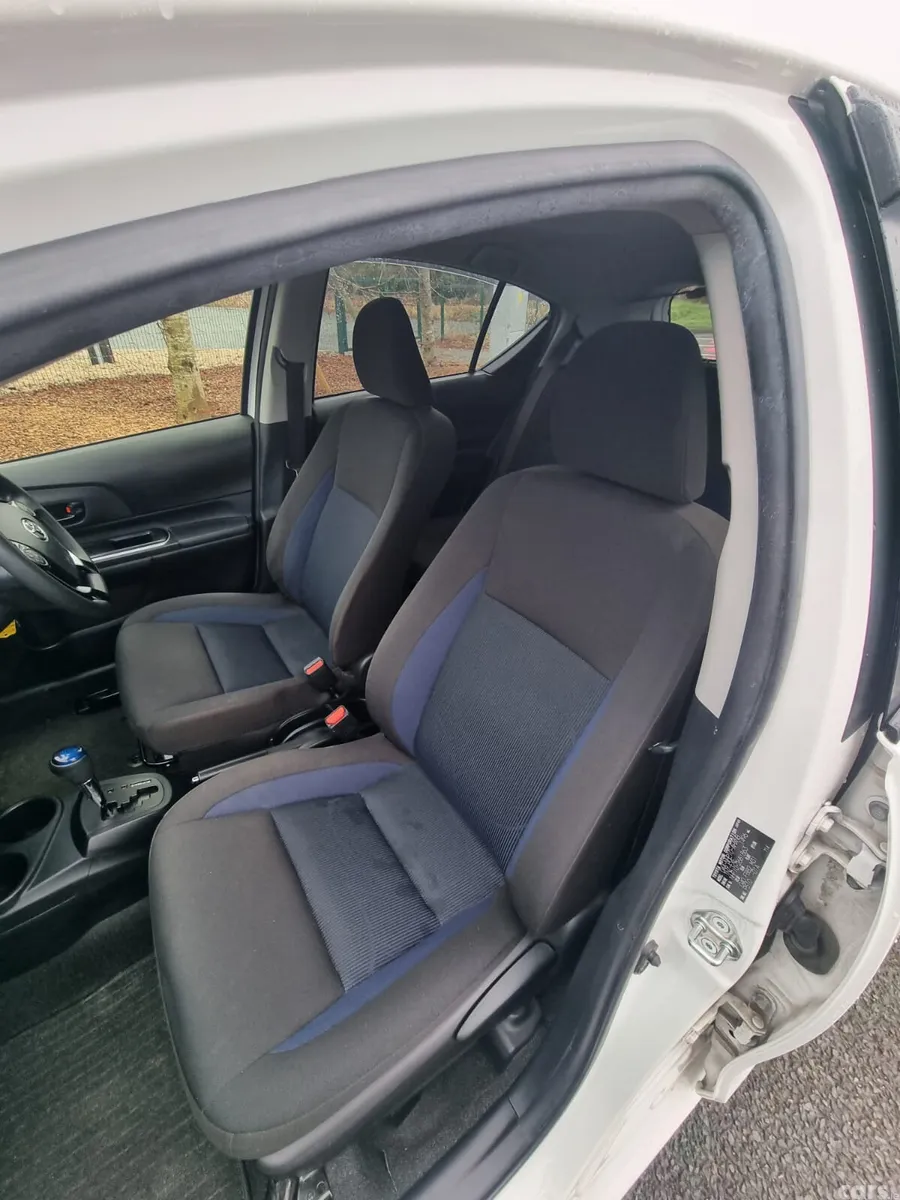 Toyota Aqua Hatchback, Petrol Hybrid, 2020, White