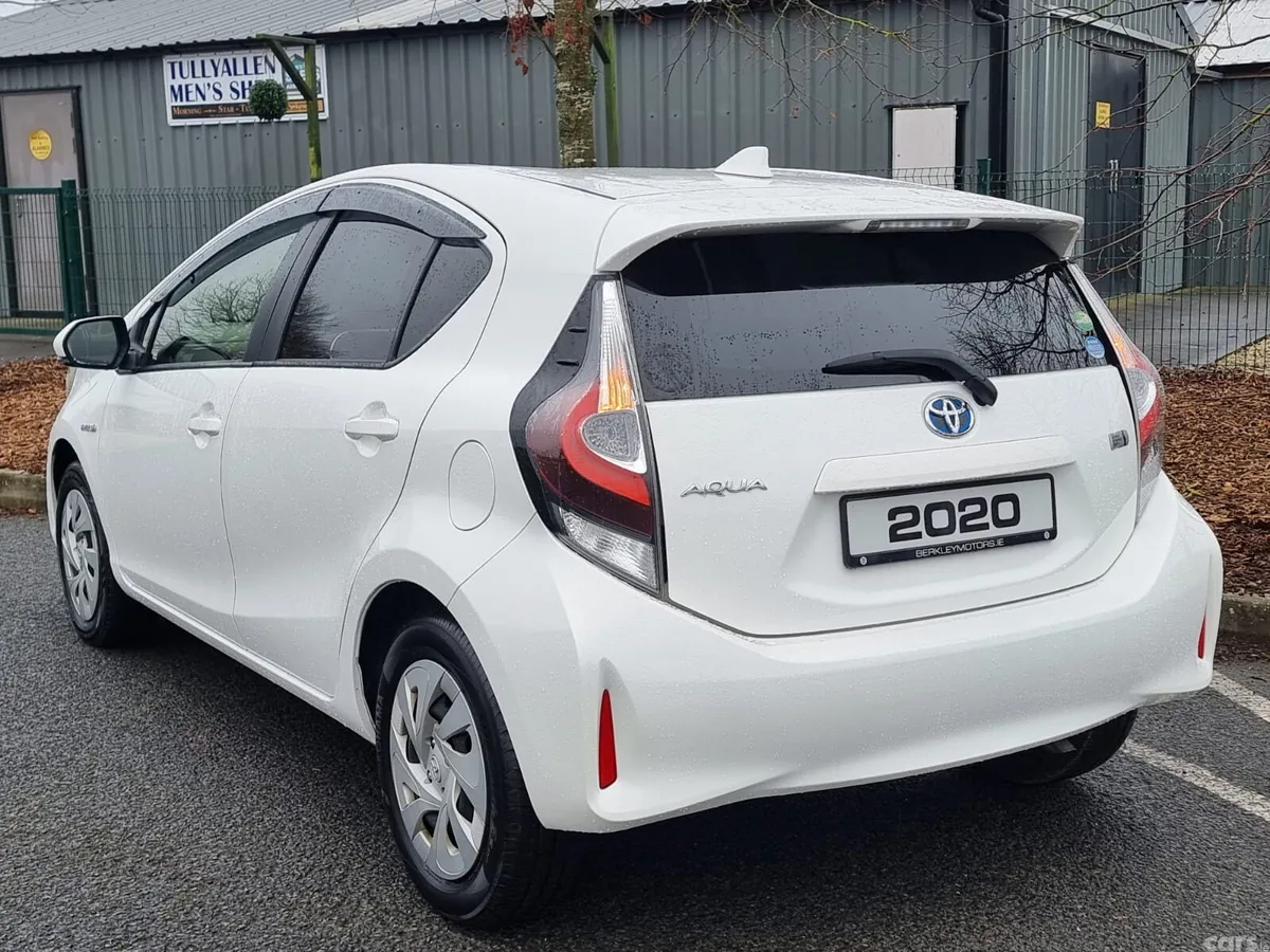 Toyota Aqua Hatchback, Petrol Hybrid, 2020, White