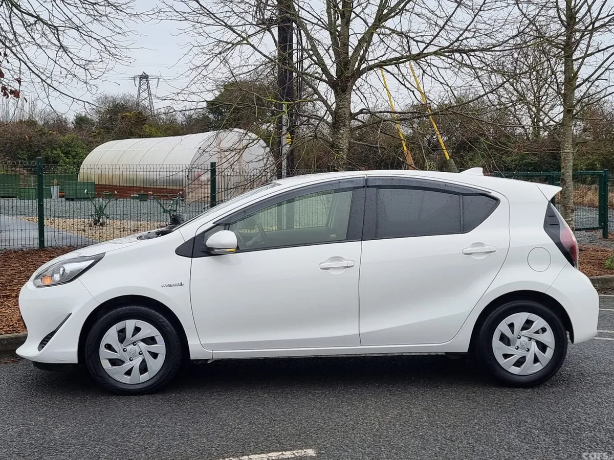 Toyota Aqua Hatchback, Petrol Hybrid, 2020, White