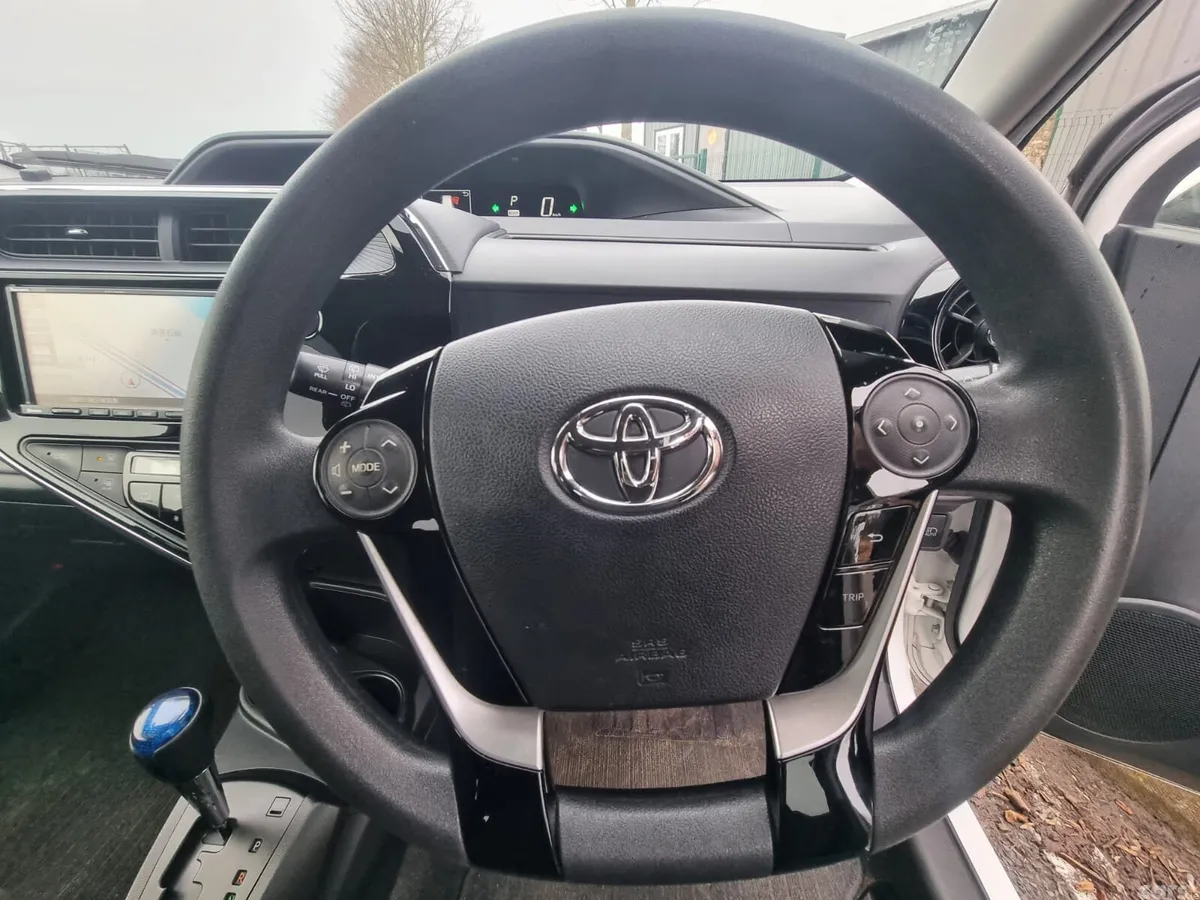 Toyota Aqua Hatchback, Petrol Hybrid, 2020, White