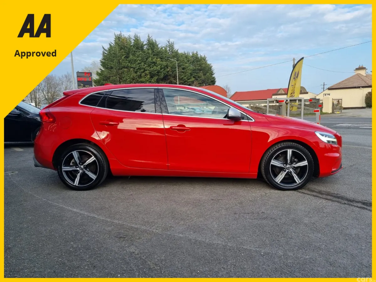 Volvo V40 Hatchback, Diesel, 2016, Red