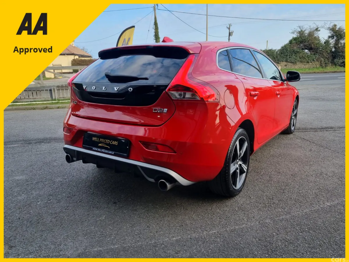 Volvo V40 Hatchback, Diesel, 2016, Red
