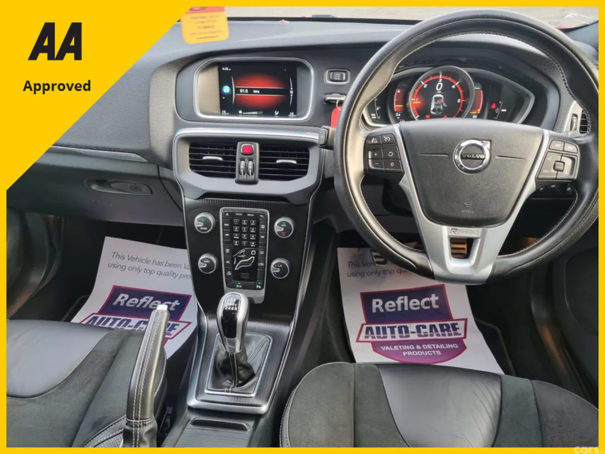 Volvo V40 Hatchback, Diesel, 2016, Red