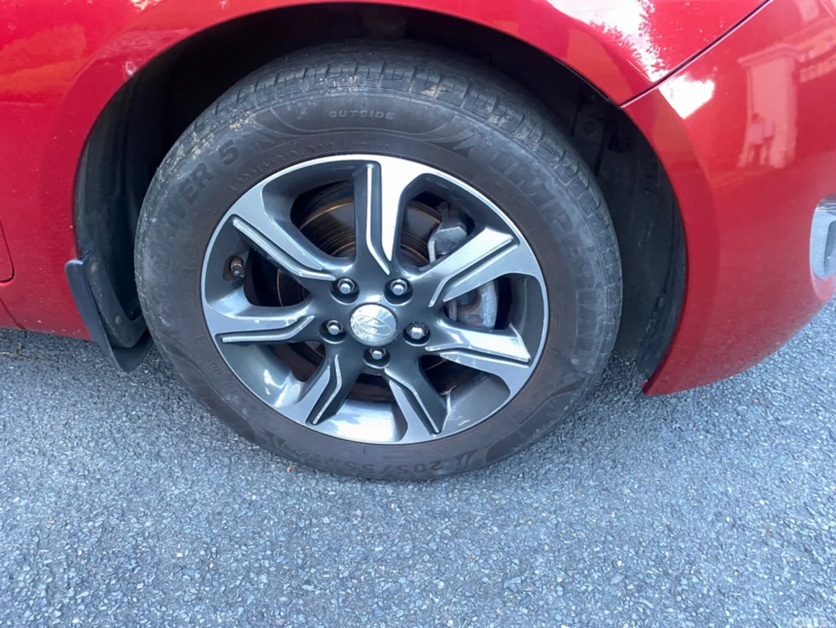 Hyundai ix20 Hatchback, Petrol, 2017, Red