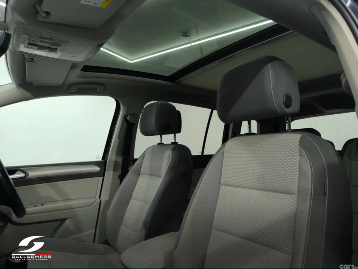 Volkswagen Touran MPV, Diesel, 2018, Black
