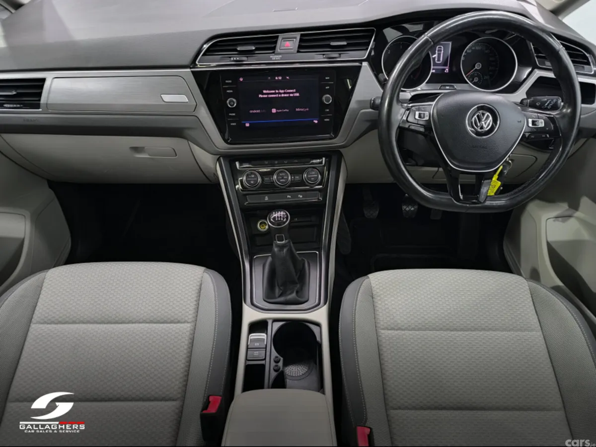 Volkswagen Touran MPV, Diesel, 2018, Black