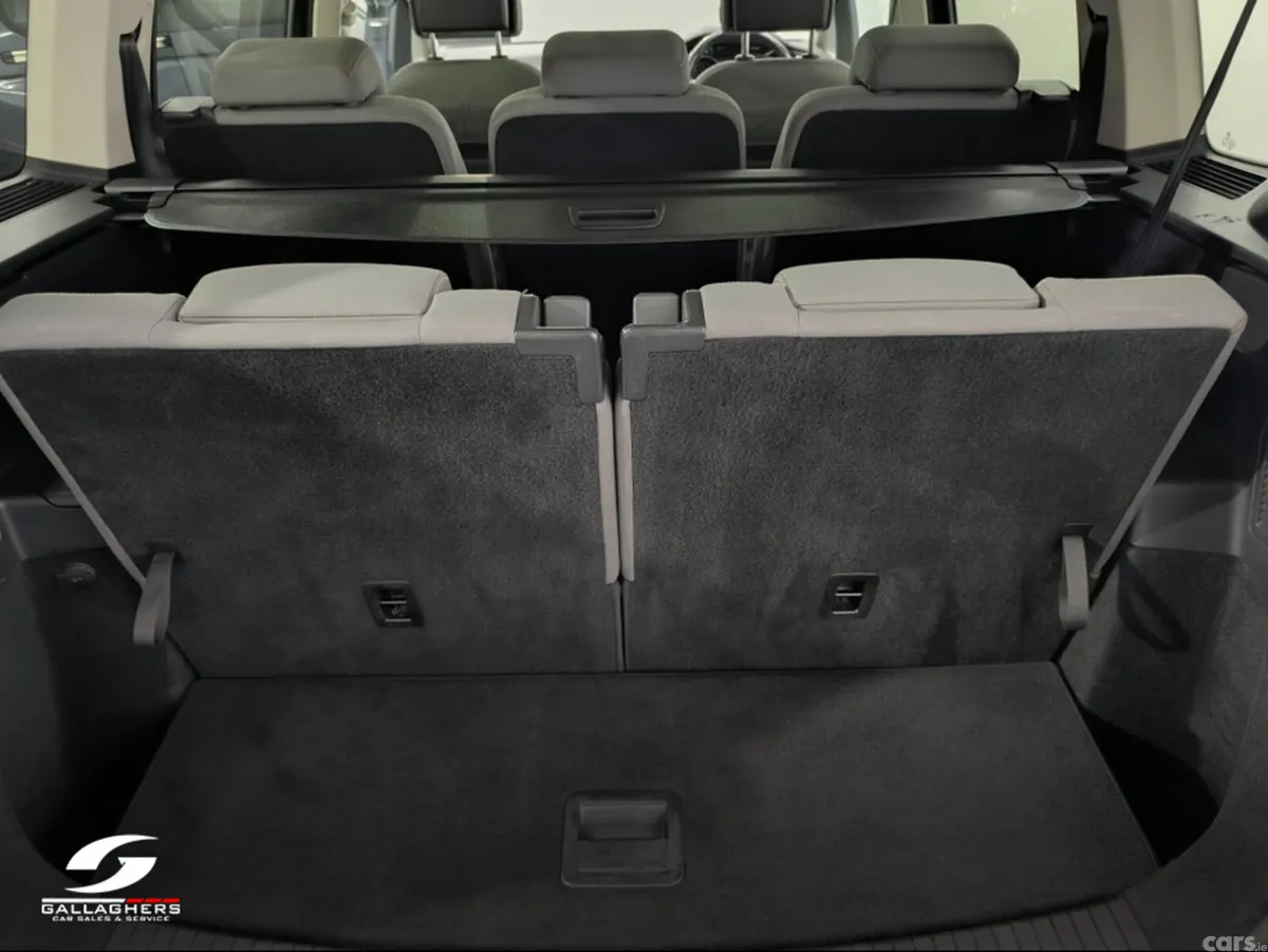 Volkswagen Touran MPV, Diesel, 2018, Black