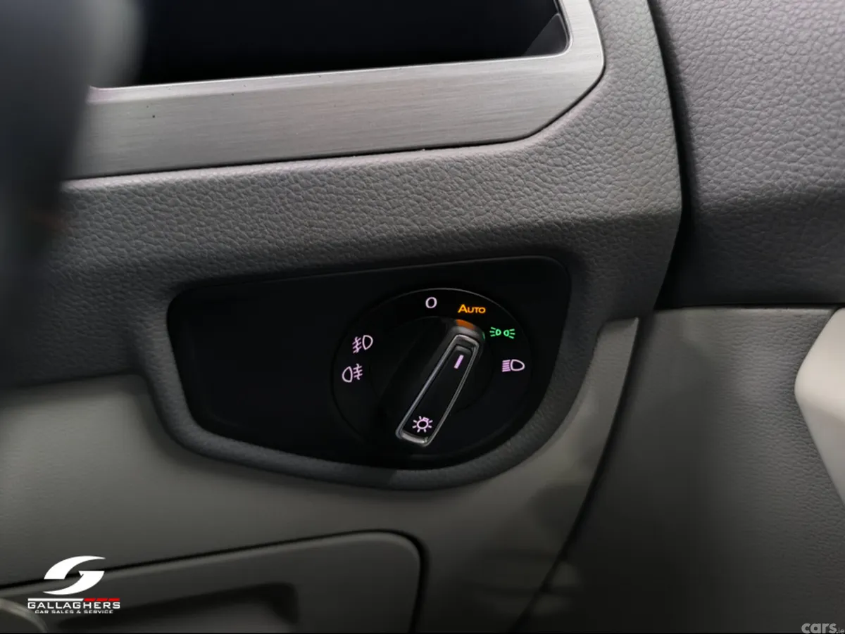 Volkswagen Touran MPV, Diesel, 2018, Black