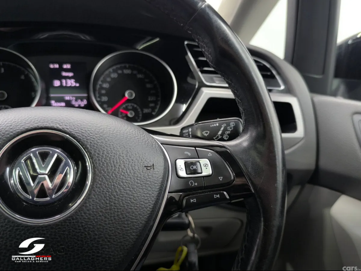 Volkswagen Touran MPV, Diesel, 2018, Black
