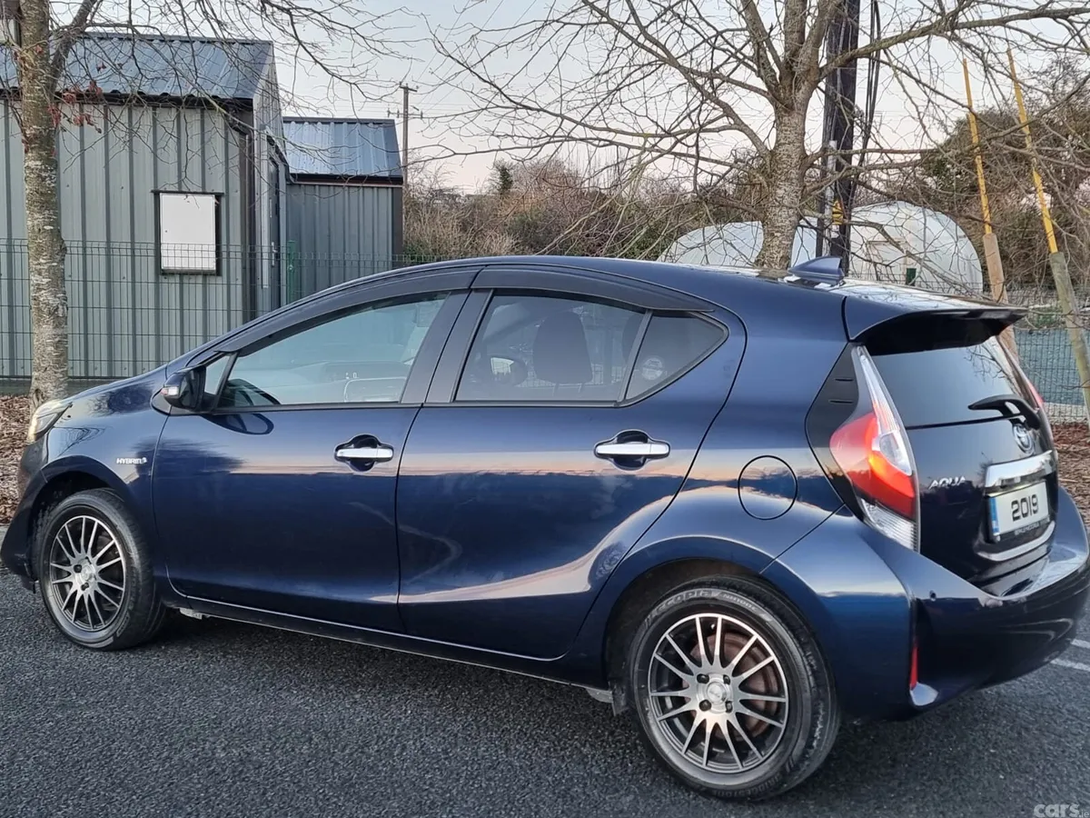 Toyota Aqua Hatchback, Petrol Hybrid, 2019, Blue