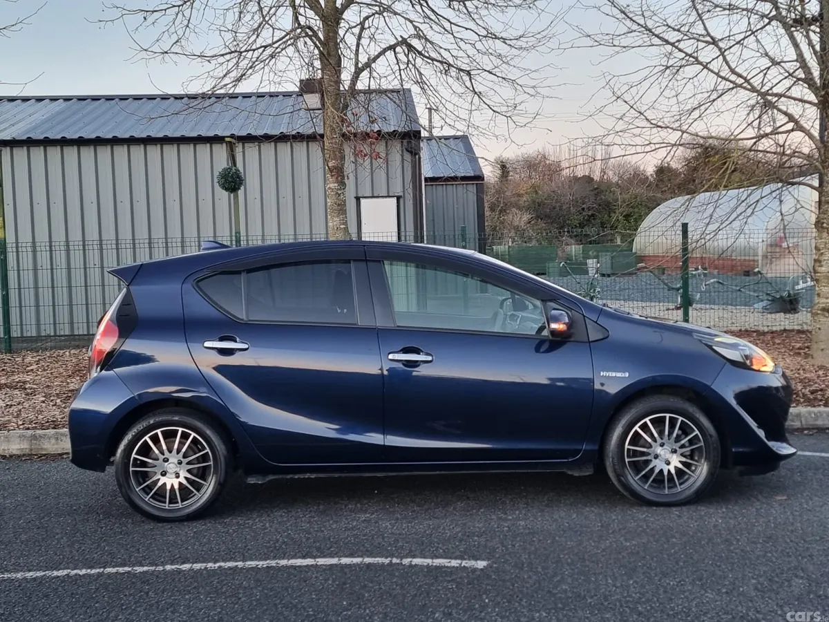 Toyota Aqua Hatchback, Petrol Hybrid, 2019, Blue