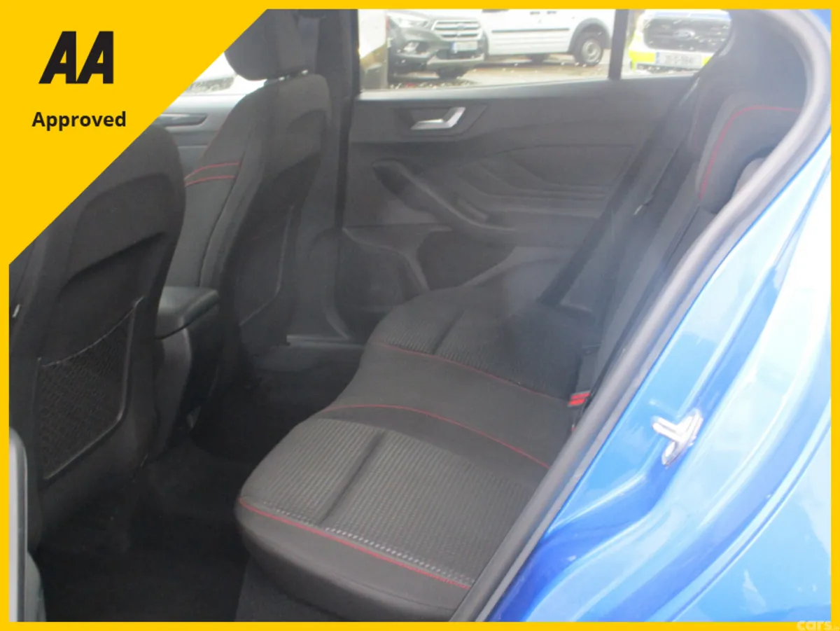 Ford Focus Hatchback, Petrol, 2022, Blue
