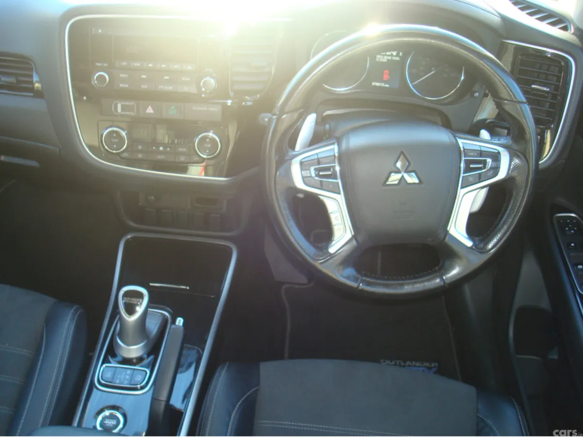 Mitsubishi Outlander Estate, Petrol Plug-in Hybrid, 2016, Brown