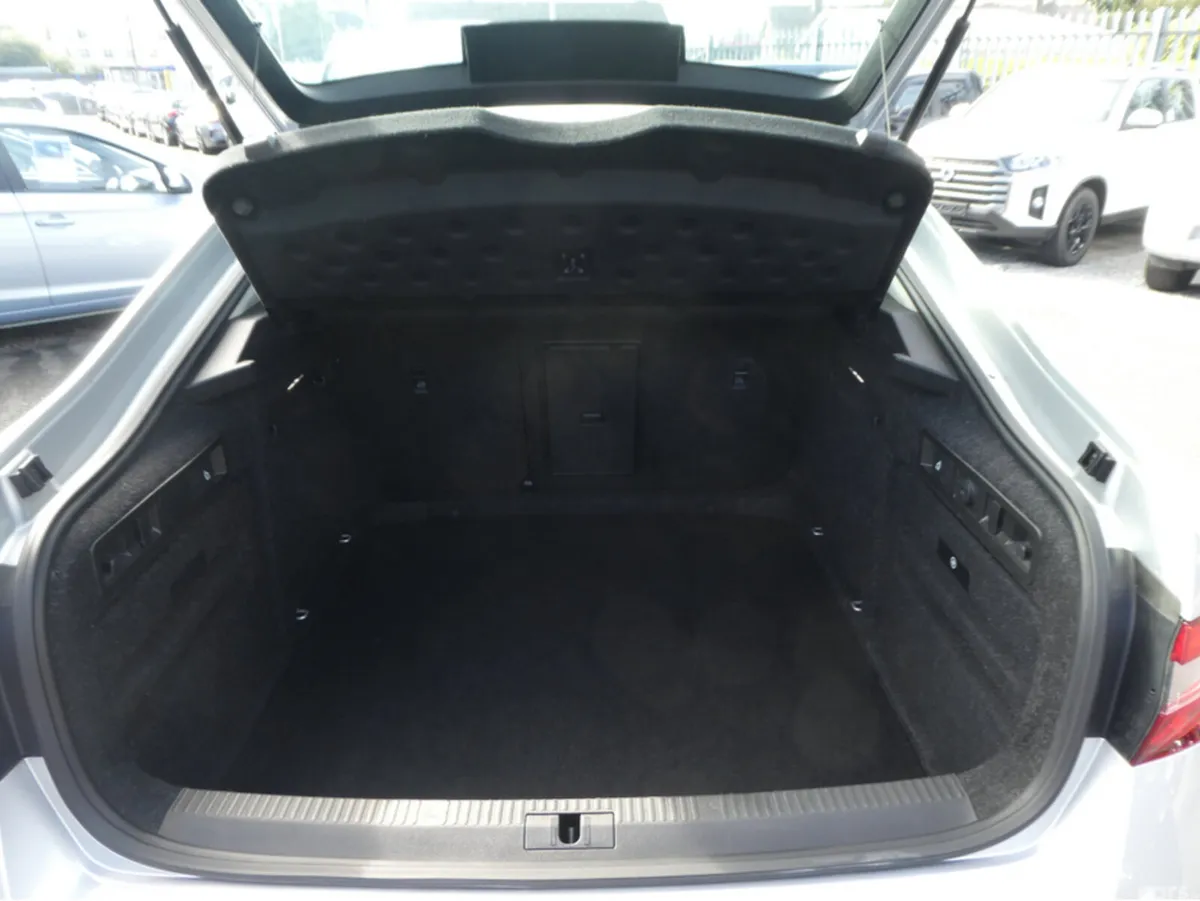 Skoda Superb Hatchback, Diesel, 2022, Grey