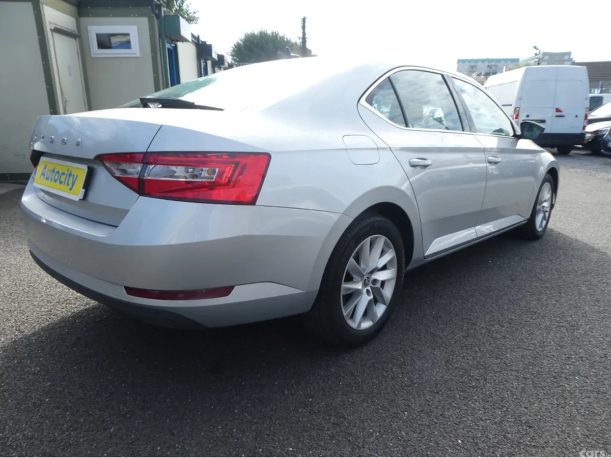 Skoda Superb Hatchback, Diesel, 2022, Grey