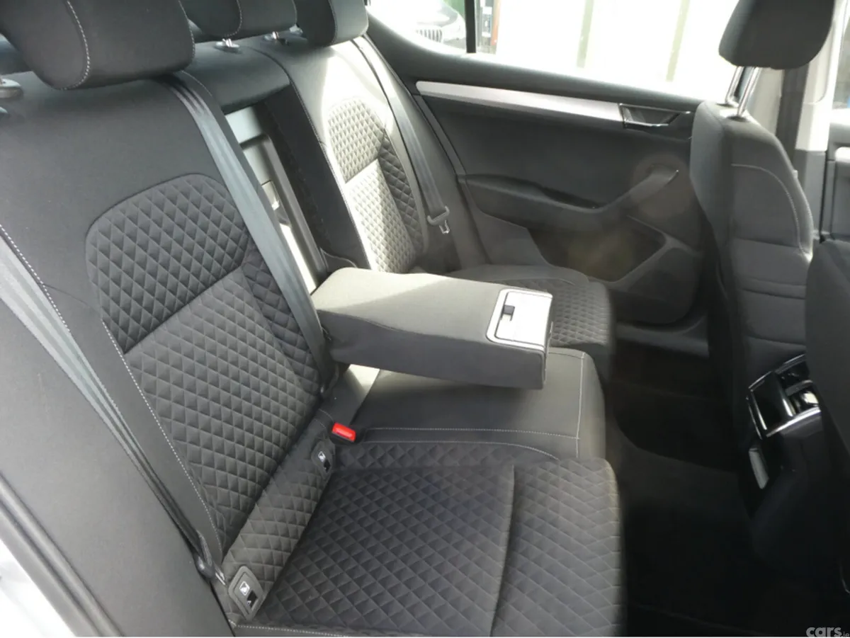 Skoda Superb Hatchback, Diesel, 2022, Grey