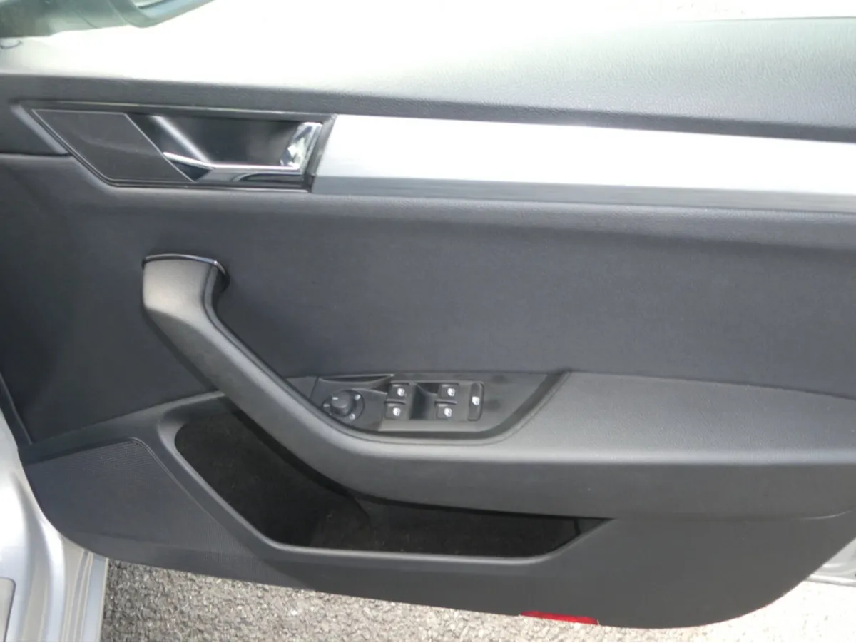Skoda Superb Hatchback, Diesel, 2022, Grey