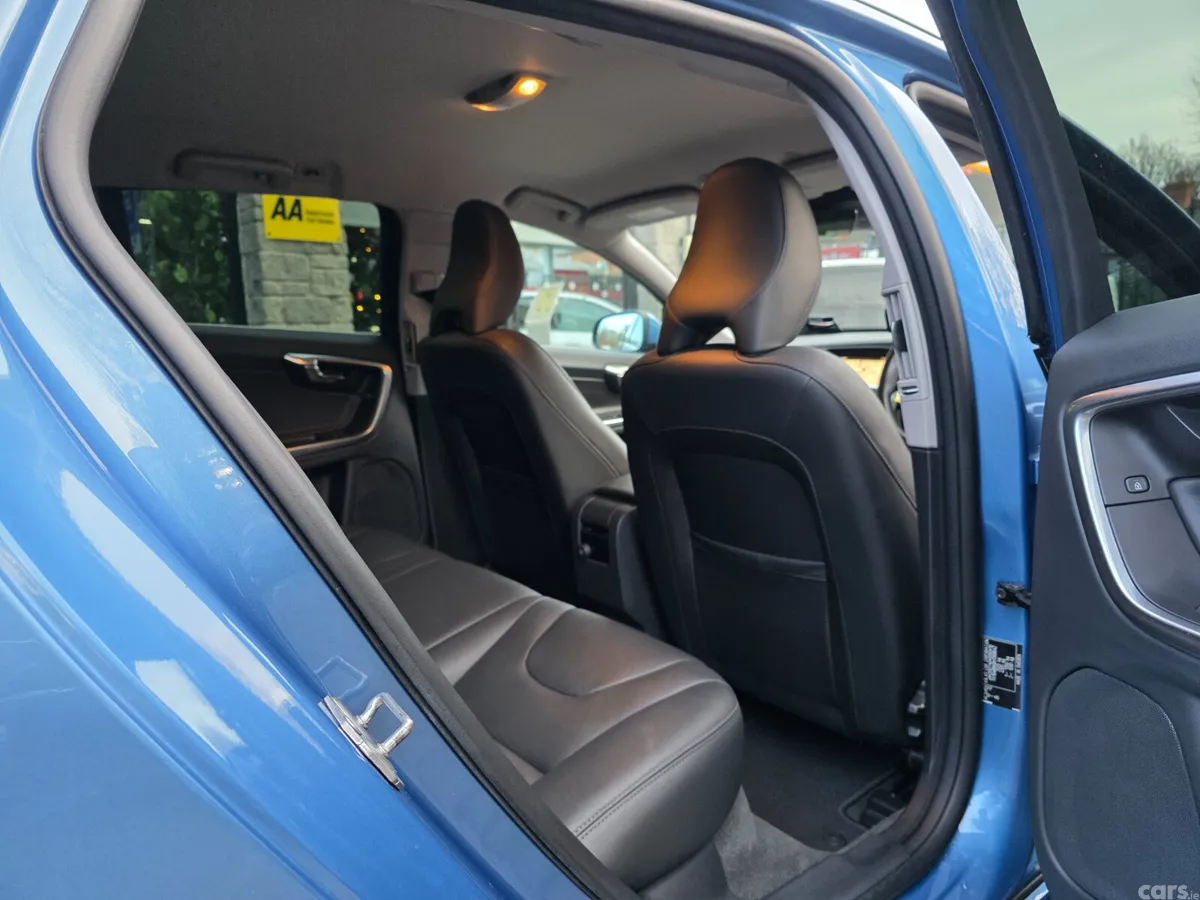 Volvo V60 Estate, Diesel Plug-in Hybrid, 2017, Blue