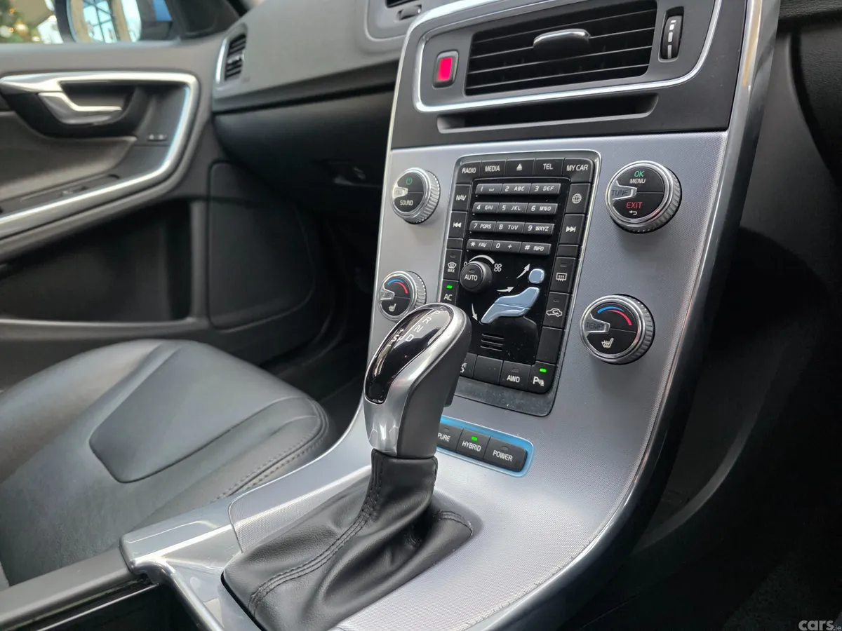 Volvo V60 Estate, Diesel Plug-in Hybrid, 2017, Blue