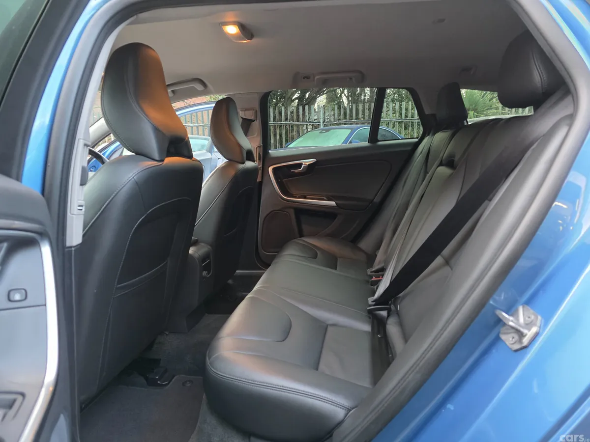 Volvo V60 Estate, Diesel Plug-in Hybrid, 2017, Blue