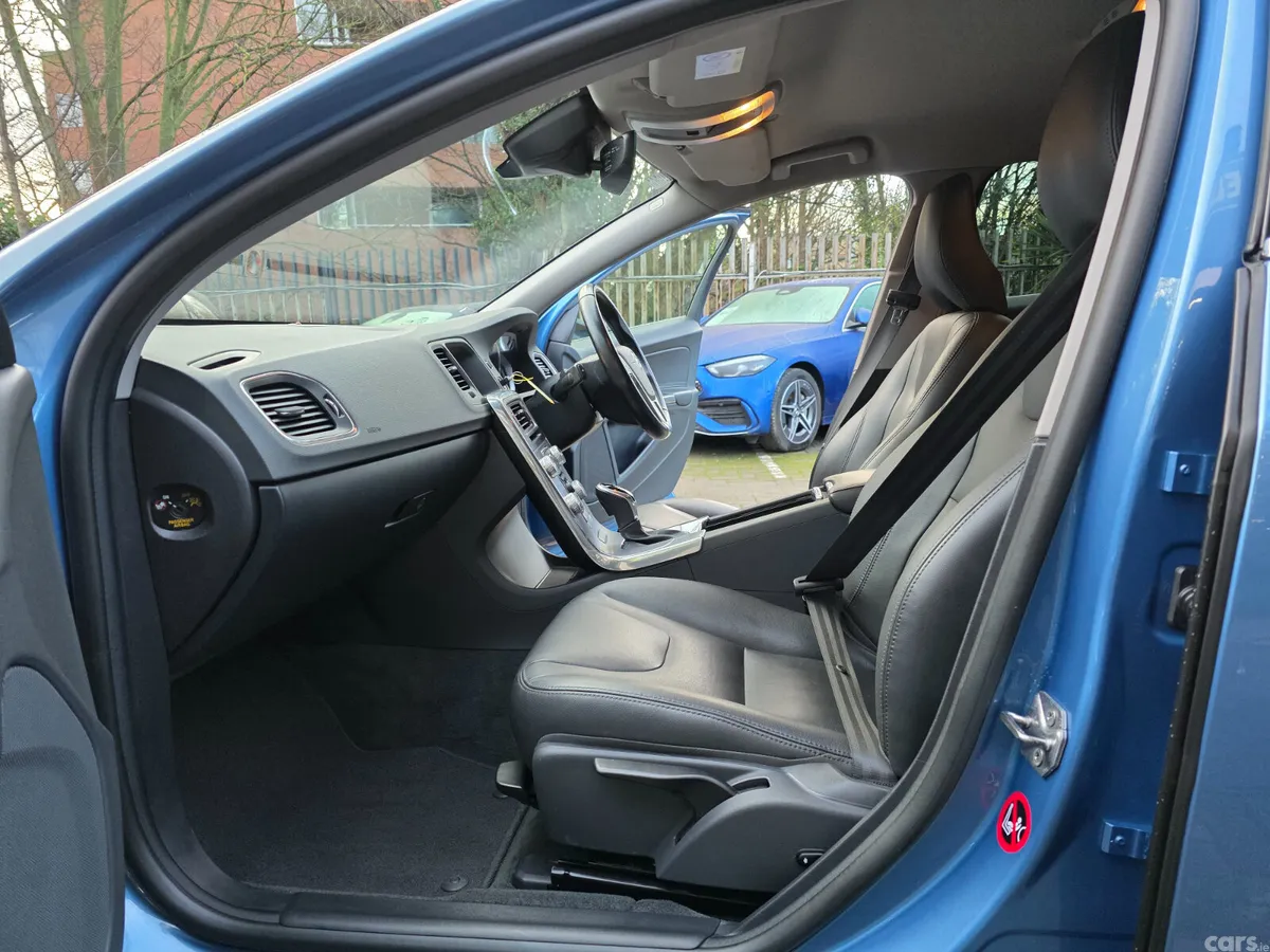 Volvo V60 Estate, Diesel Plug-in Hybrid, 2017, Blue