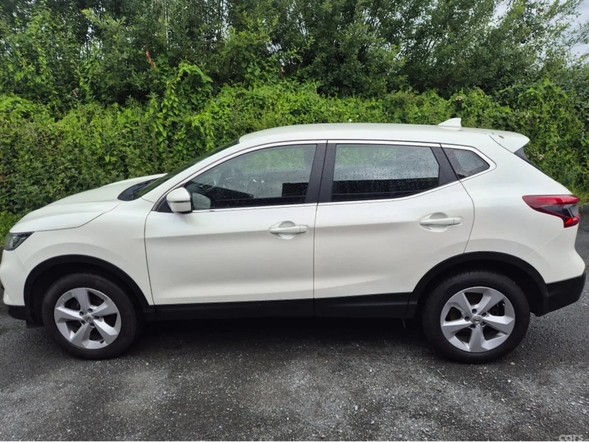 Nissan Qashqai Hatchback, Diesel, 2019, White