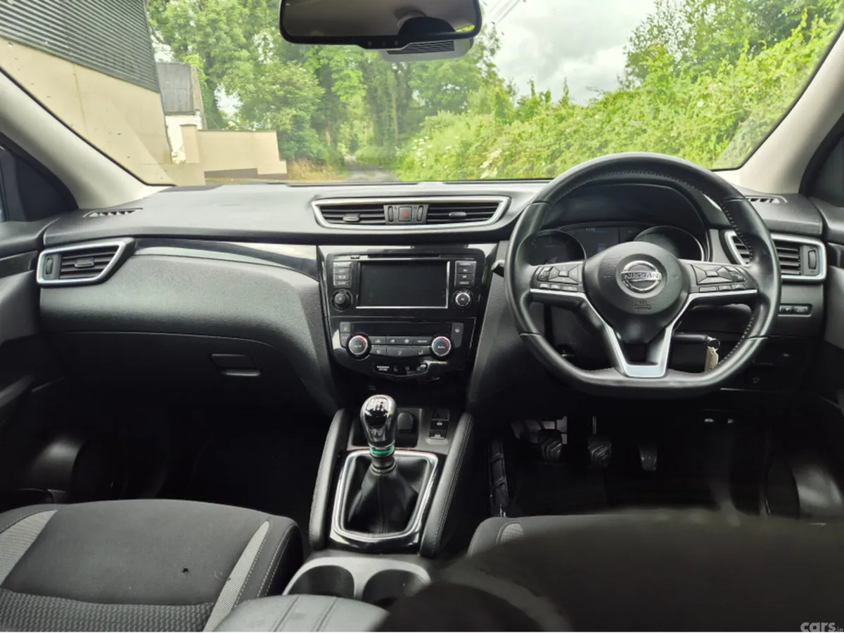 Nissan Qashqai Hatchback, Diesel, 2019, White