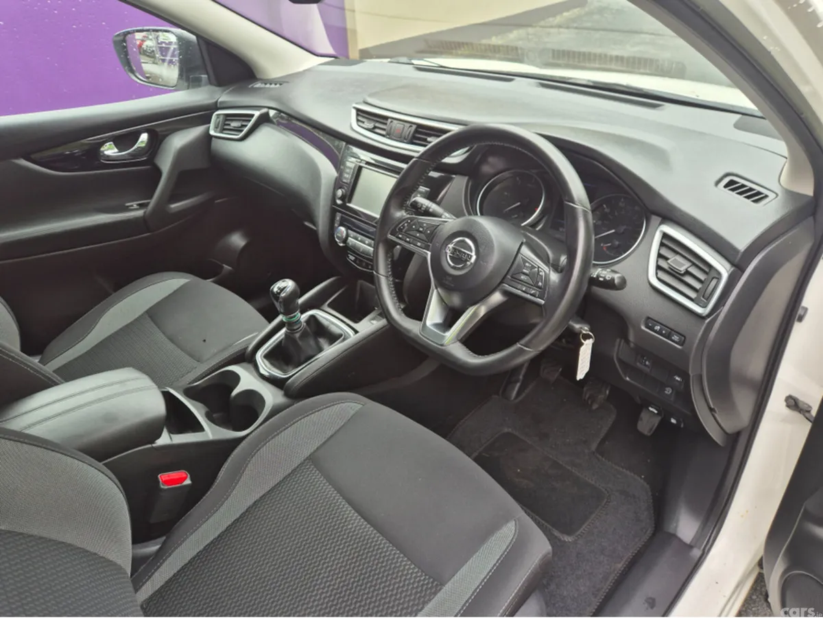 Nissan Qashqai Hatchback, Diesel, 2019, White