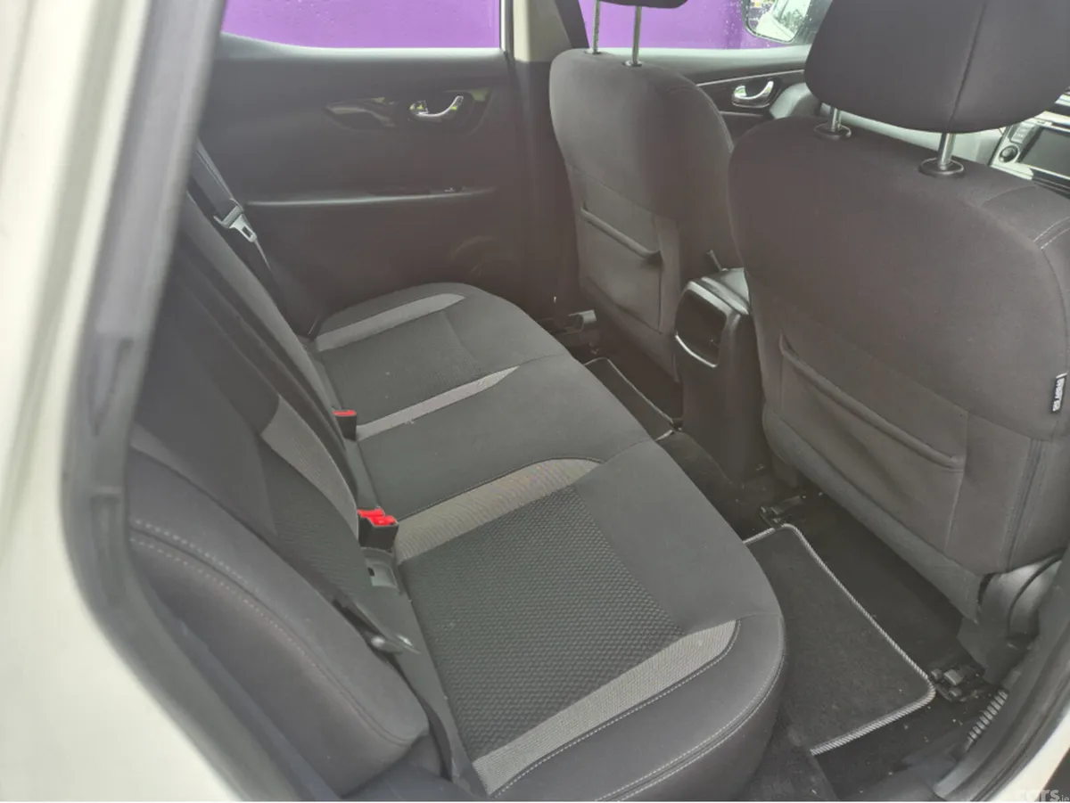 Nissan Qashqai Hatchback, Diesel, 2019, White
