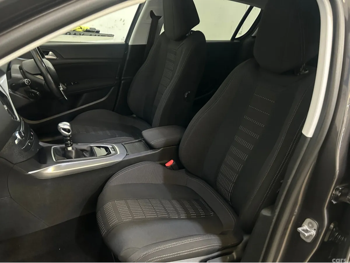 Peugeot 308 Hatchback, Diesel, 2017, Grey