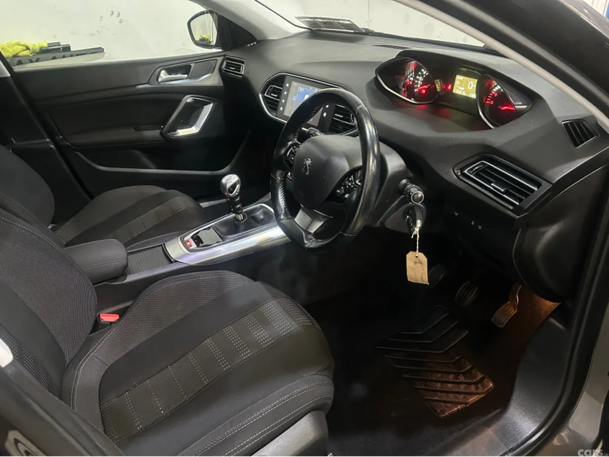 Peugeot 308 Hatchback, Diesel, 2017, Grey