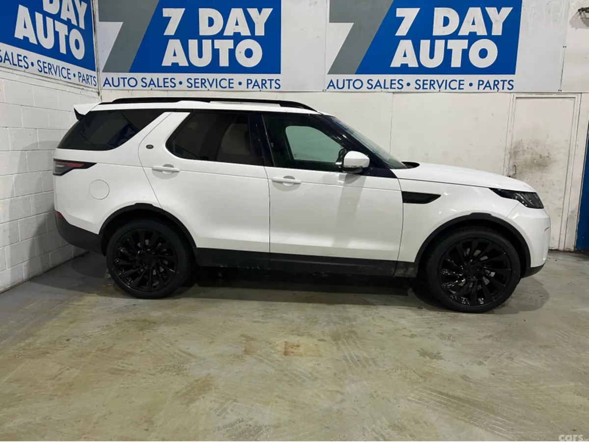 Land Rover Discovery Estate, Diesel, 2017, White