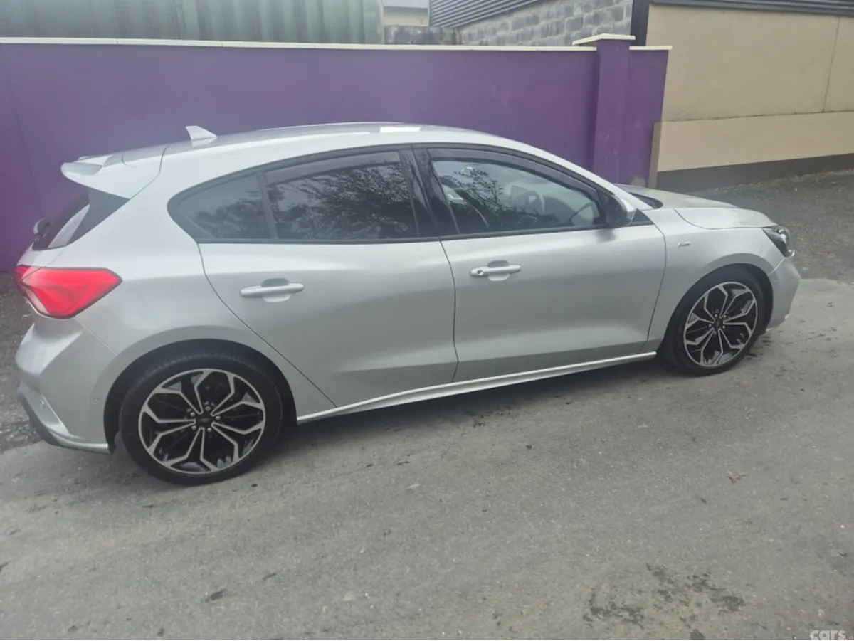 Ford Focus Hatchback, Petrol, 2022, Grey