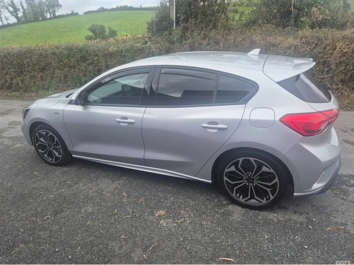 Ford Focus Hatchback, Petrol, 2022, Grey