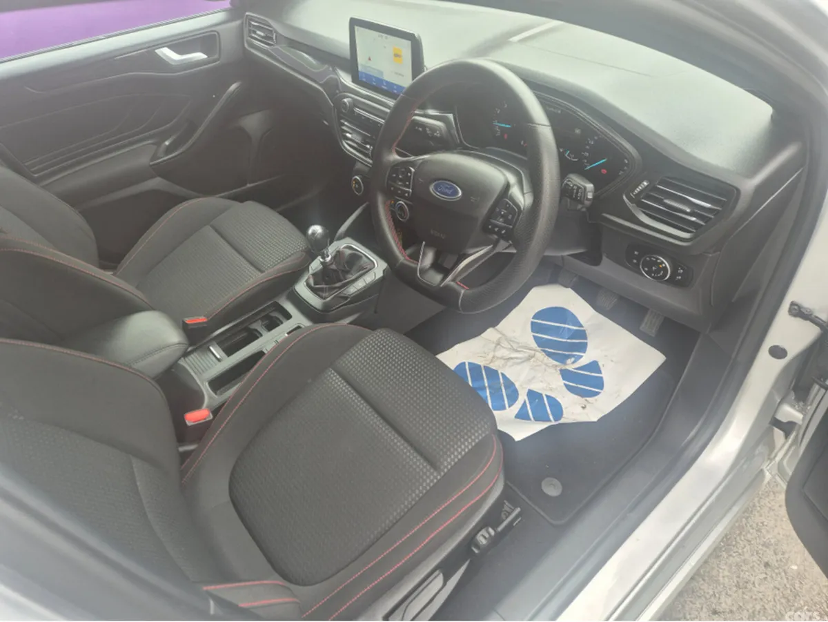 Ford Focus Hatchback, Petrol, 2022, Grey